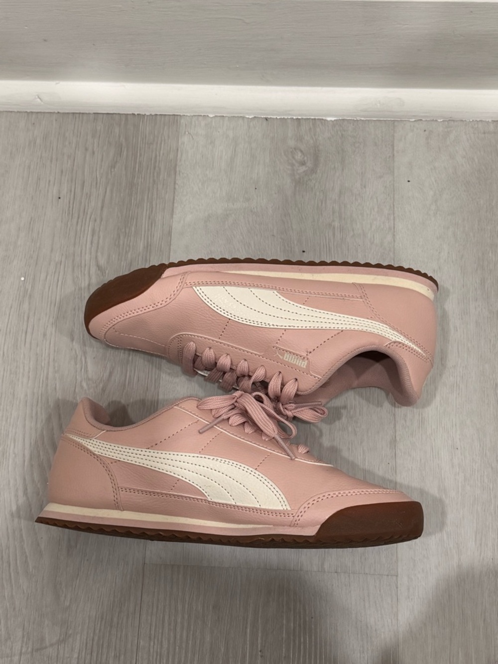 Puma Roma Classic Sneakers Blush Pink White Gum Sole Size 8